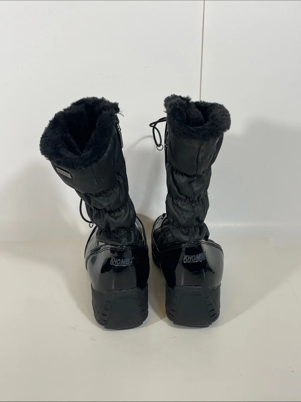 Khombu Black Faux Fur Lined Winter Boots Patent Toe Lace Up Women's Size 8 M